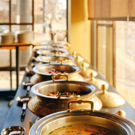 Fabhotel Vat - Meera Bagh Delhi  Bagian luar foto