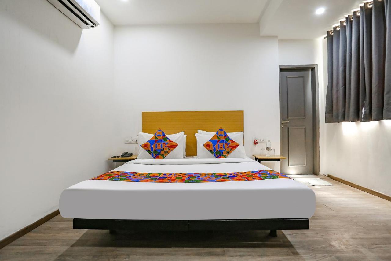 Fabhotel Vat - Meera Bagh Delhi  Bagian luar foto