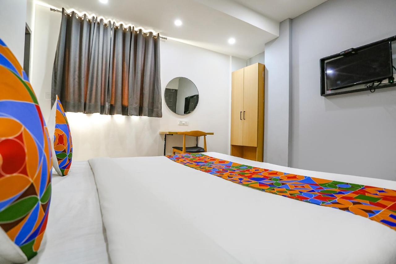Fabhotel Vat - Meera Bagh Delhi  Bagian luar foto