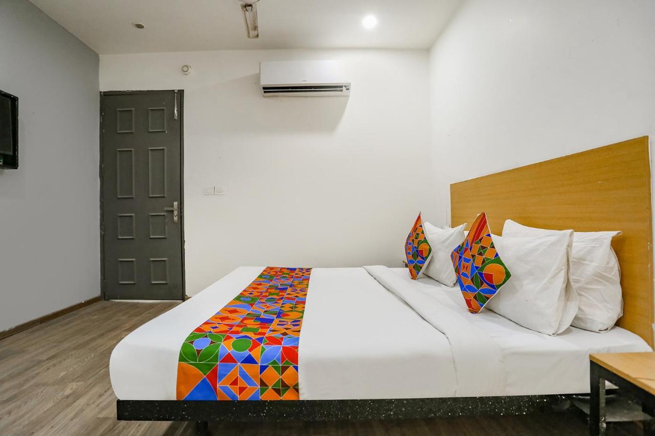 Fabhotel Vat - Meera Bagh Delhi  Bagian luar foto