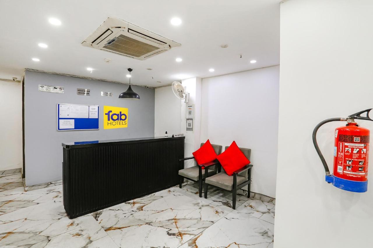 Fabhotel Vat - Meera Bagh Delhi  Bagian luar foto