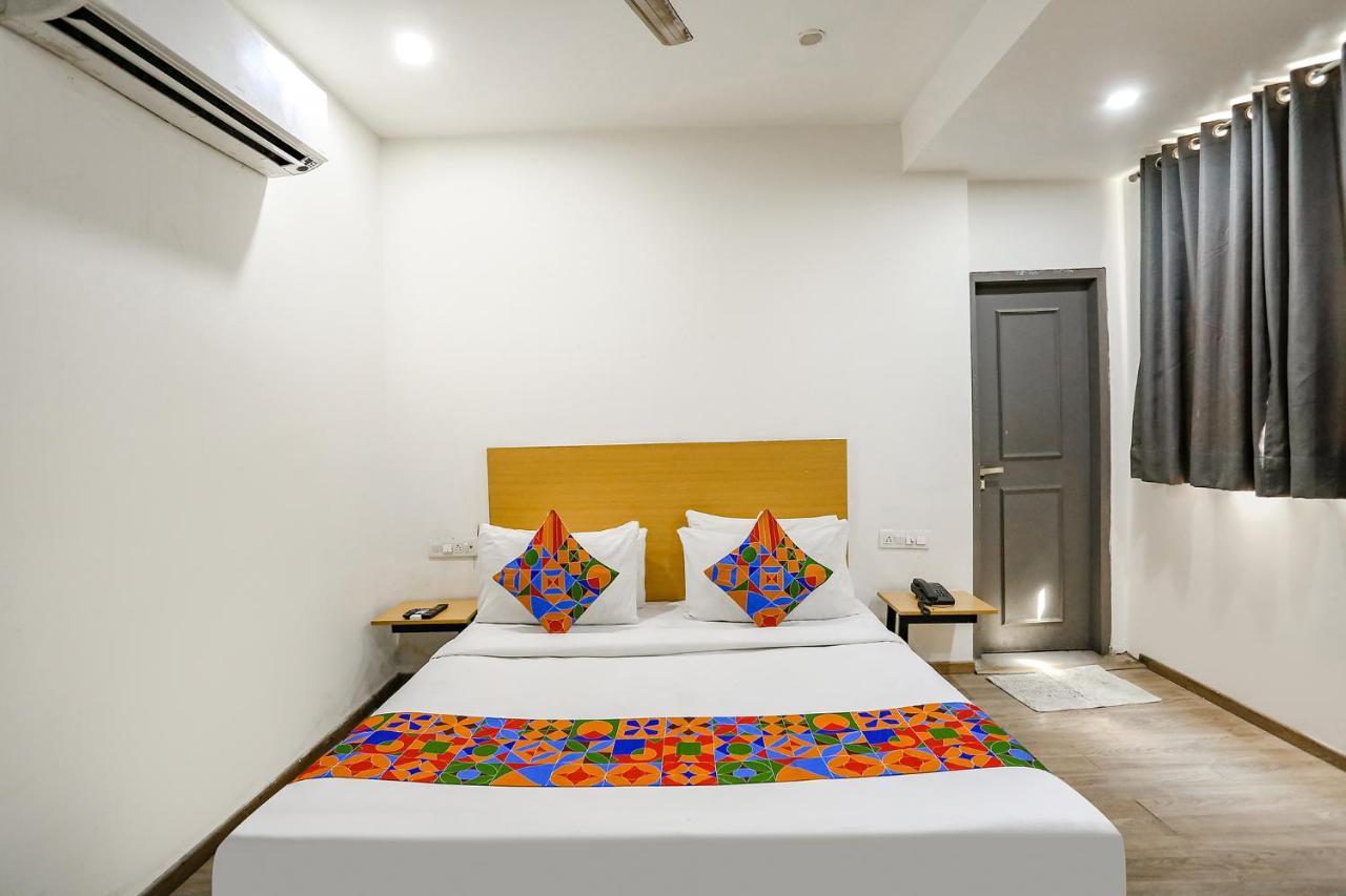 Fabhotel Vat - Meera Bagh Delhi  Bagian luar foto